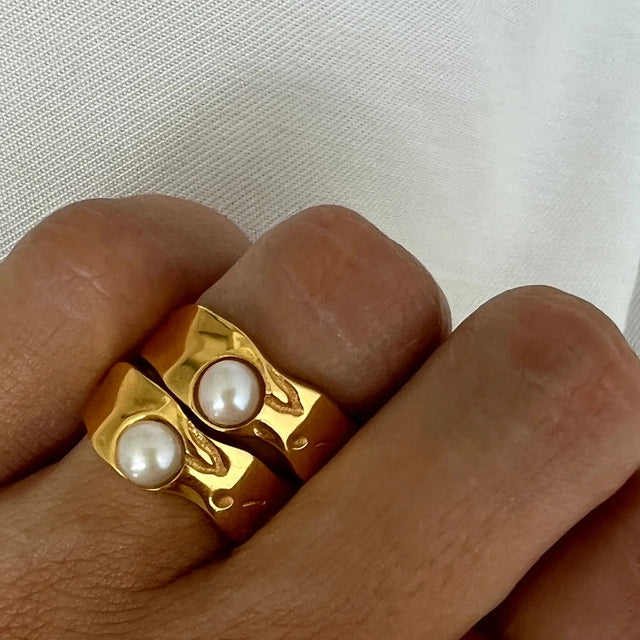 Lava de Oro Pearl Ring