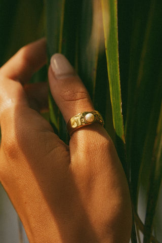 Lava de Oro Pearl Ring