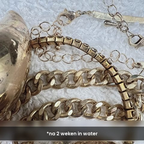 Andere sieraden — verkleurd na contact met water